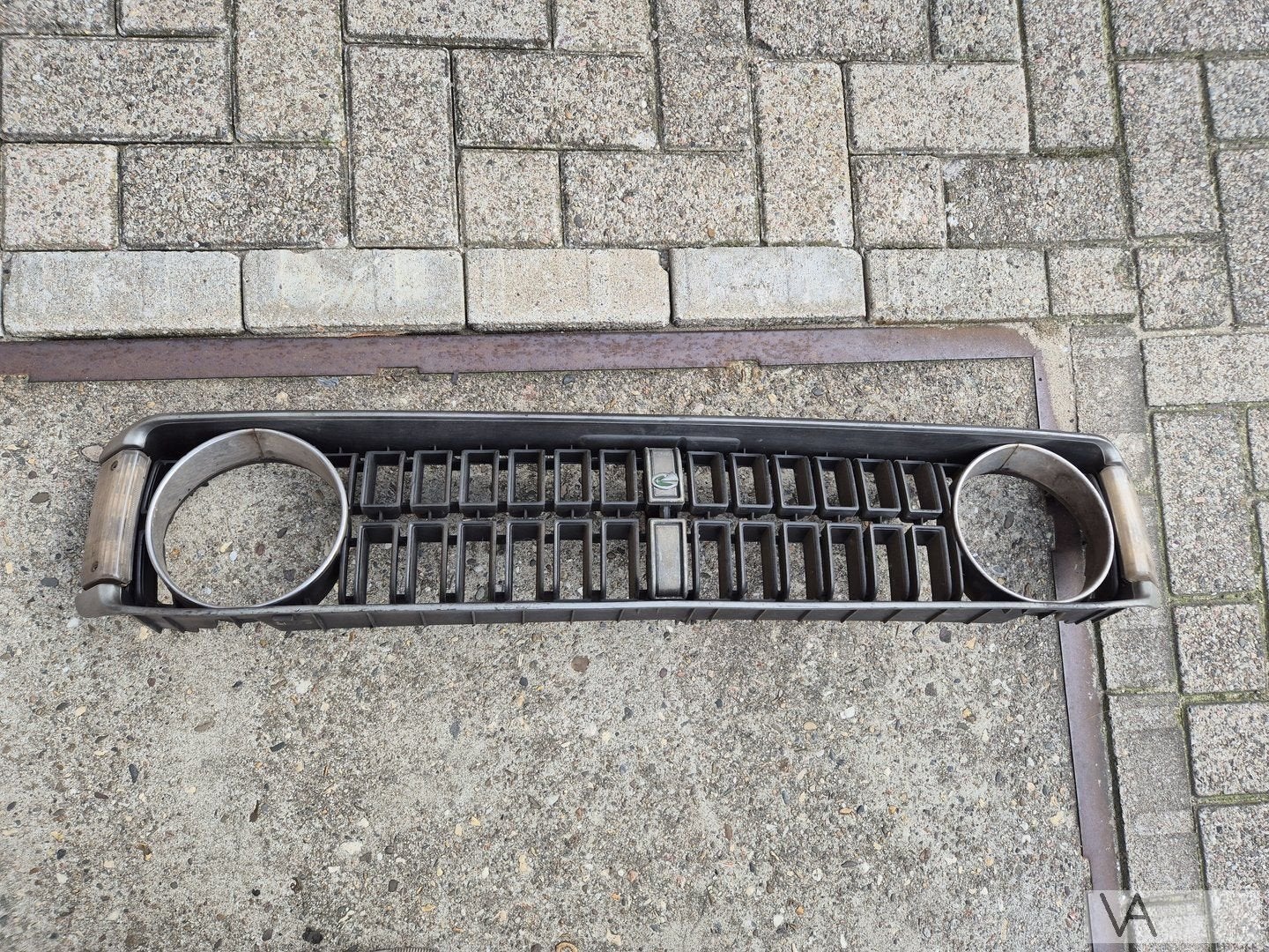 Toyota Carina 1972 - 1978 eerste model grille met knippers, -, Toyota, Utilisé, -