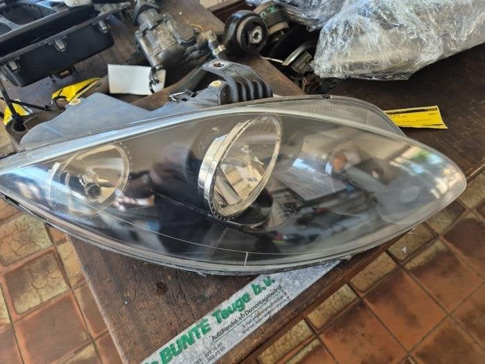 Phare droit d'un Seat Leon, -, 3 mois de garantie, Utilisé, -