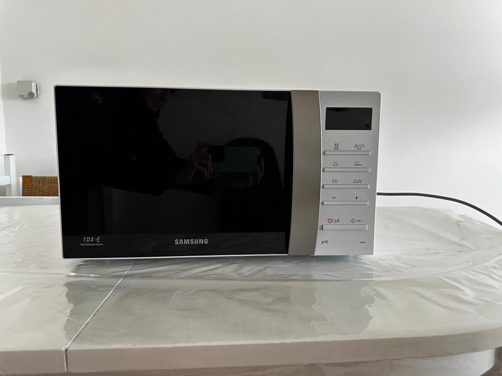 Microgolfoven Samsung, Elektronische apparatuur, Microgolfovens, Ophalen, Microgolfoven, Zo goed als nieuw, Draaiplateau