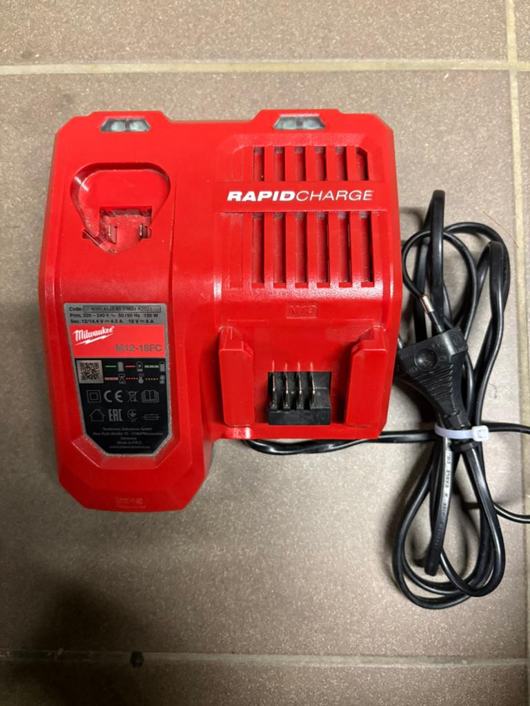 Vends 3 chargeur milwaukee, Bricolage & Construction, Enlèvement, Comme neuf