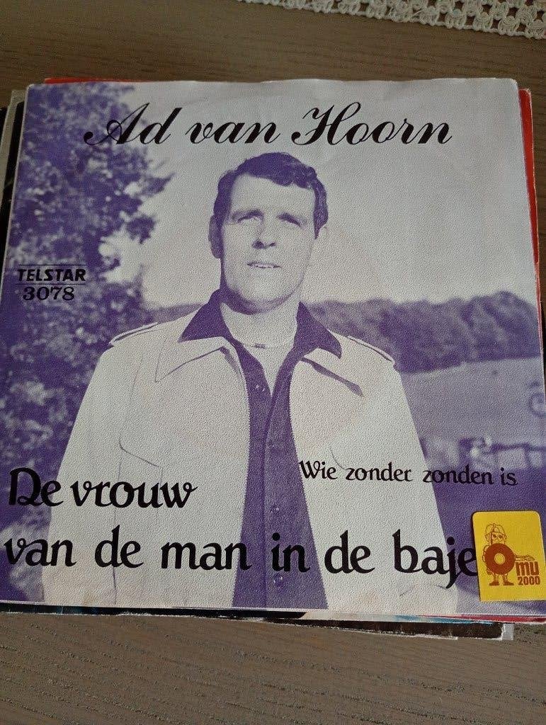 Ad van Hoorn - De vrouw van de man in de bajes, CD & DVD, Vinyles Singles, En néerlandais, Pochette photo, 7 inch, Comme neuf