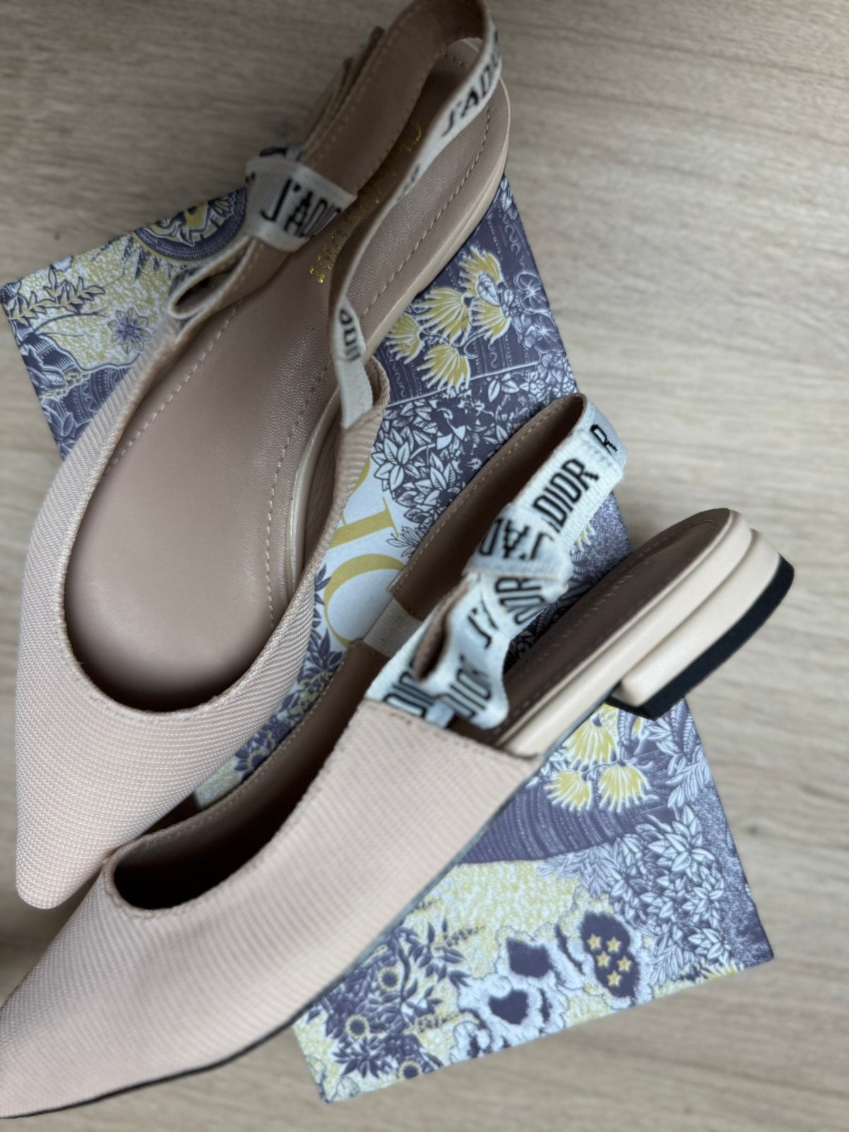 D beige flats, Beige, Nieuw, Sandalen of Muiltjes, Ophalen of Verzenden