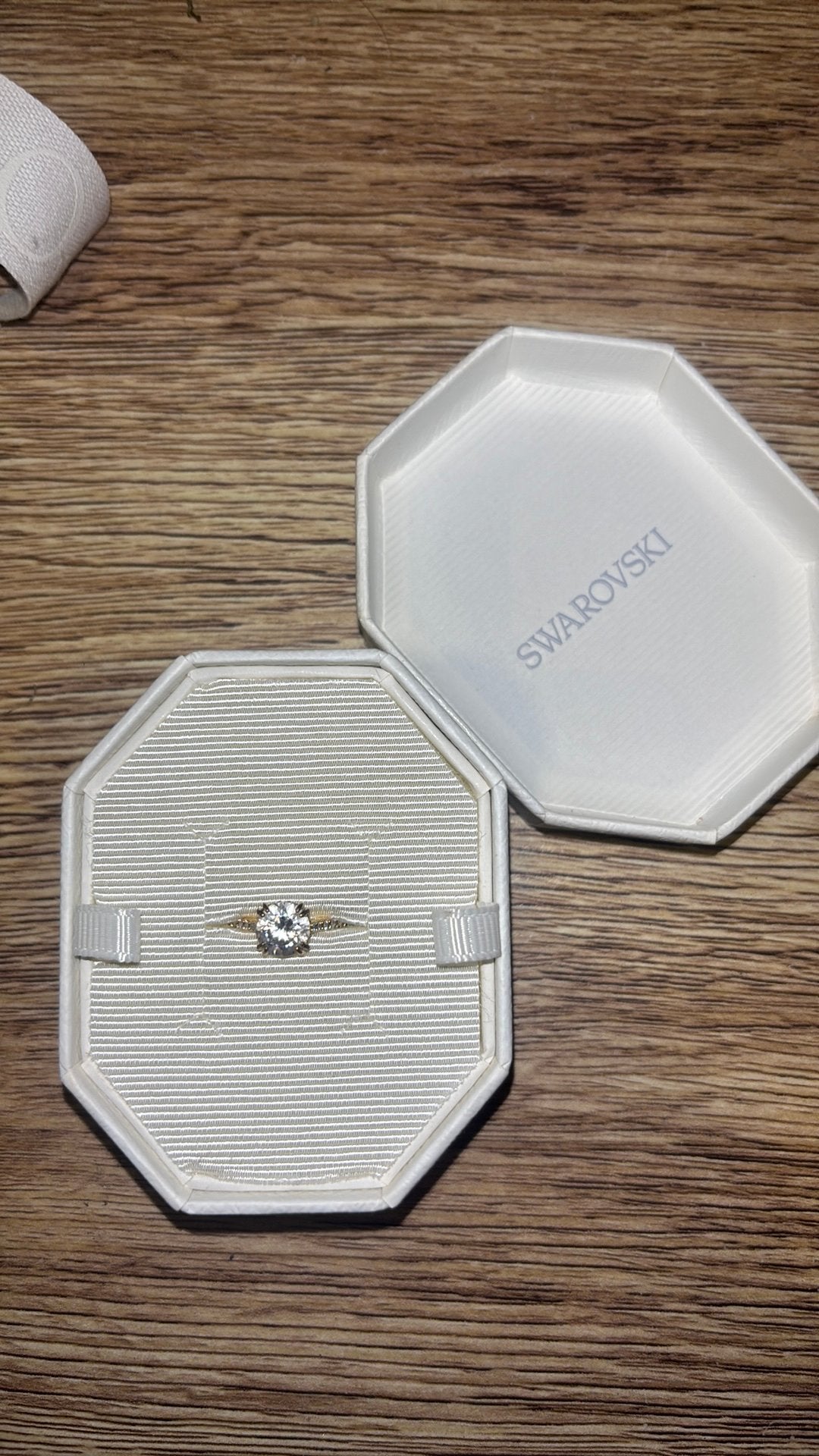 Swarovski ring, Handtassen en Accessoires, Ringen, Ophalen, Zo goed als nieuw