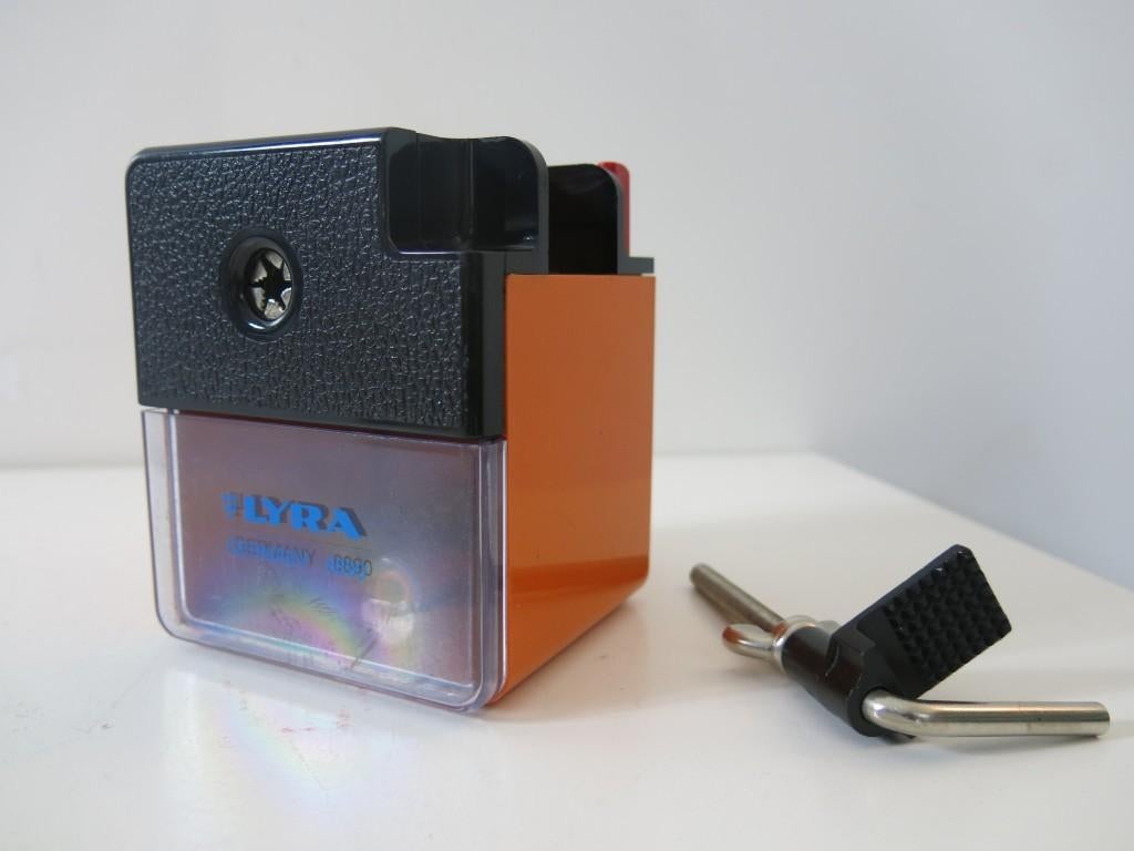 Taille-crayon modèle de table Vintage Lyra 8890, Enlèvement ou Envoi
