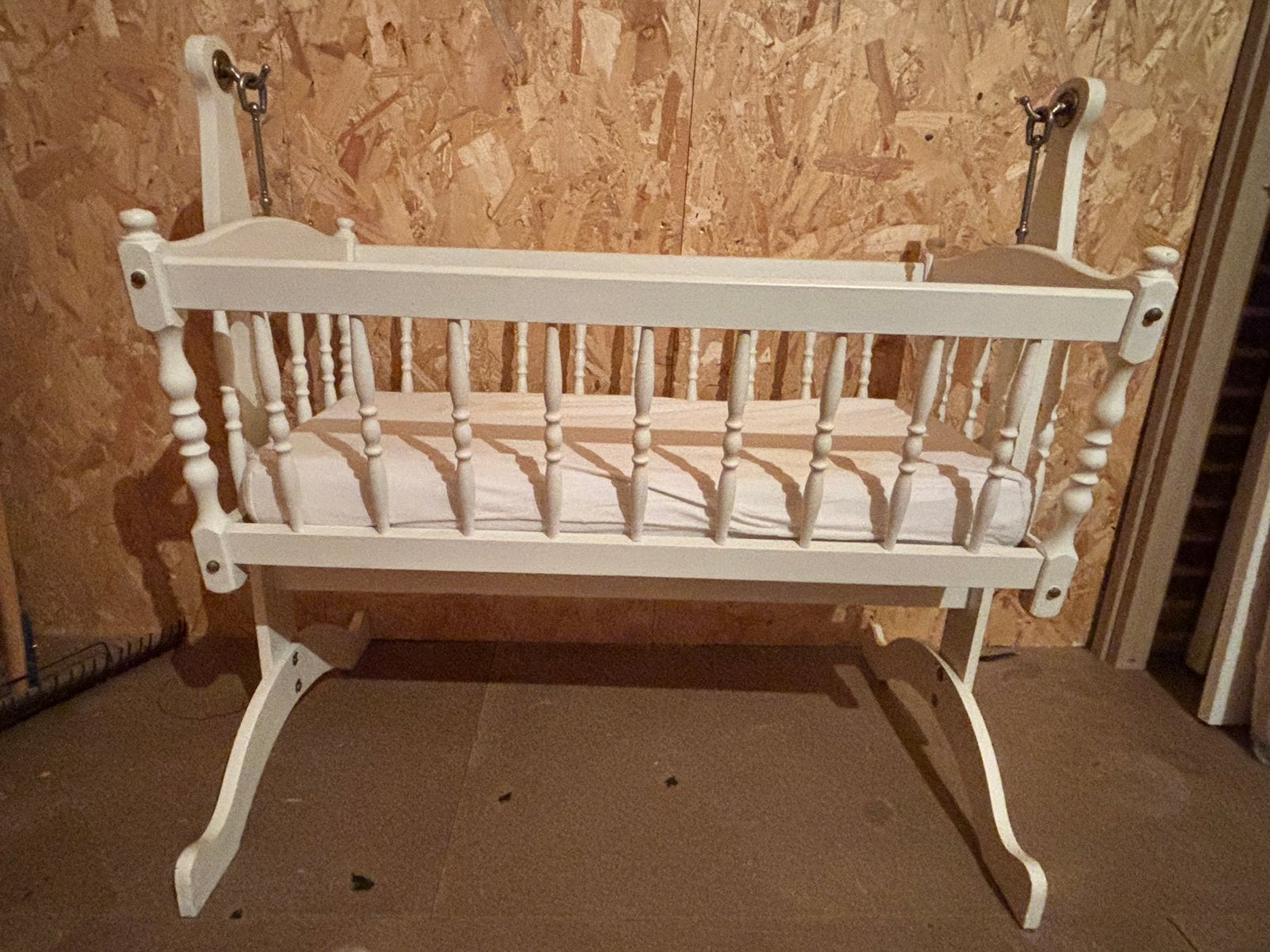 Berceau vintage en bois blanc + marelas et protege matelas, Enlèvement, Utilisé, Berceau