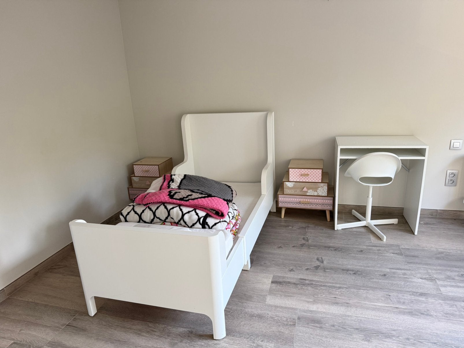 Chambre d'enfant : lit avec matelas, couverture et oreiller, Sommier à lattes, 85 à 100 cm, Enlèvement, Utilisé