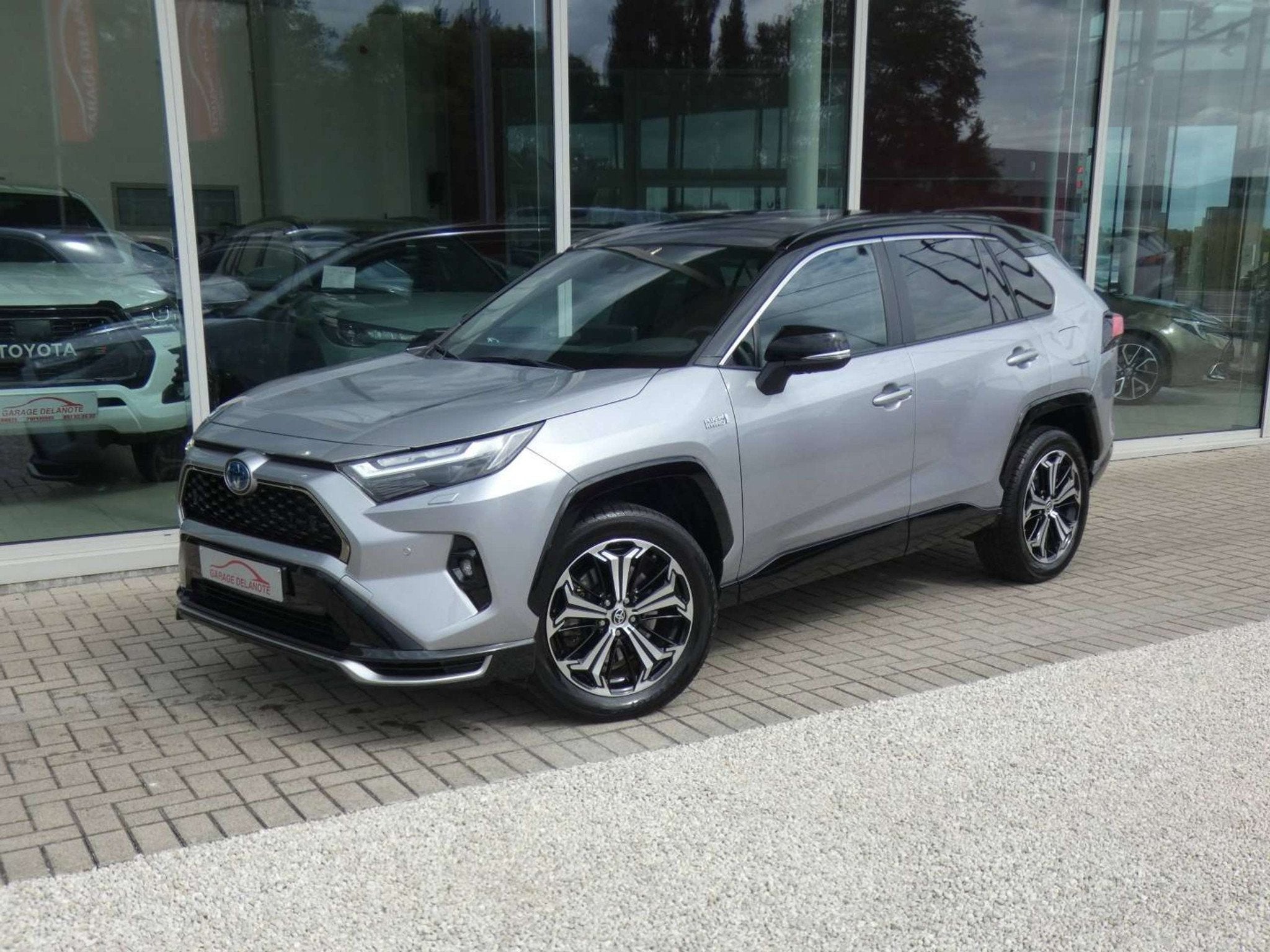 Toyota RAV4 *PLUG-IN* AWD Style Plus +PANO/OPEN DAK +TREKHAA, 2005 kg, Gebruikt, Zwart, 4 cilinders