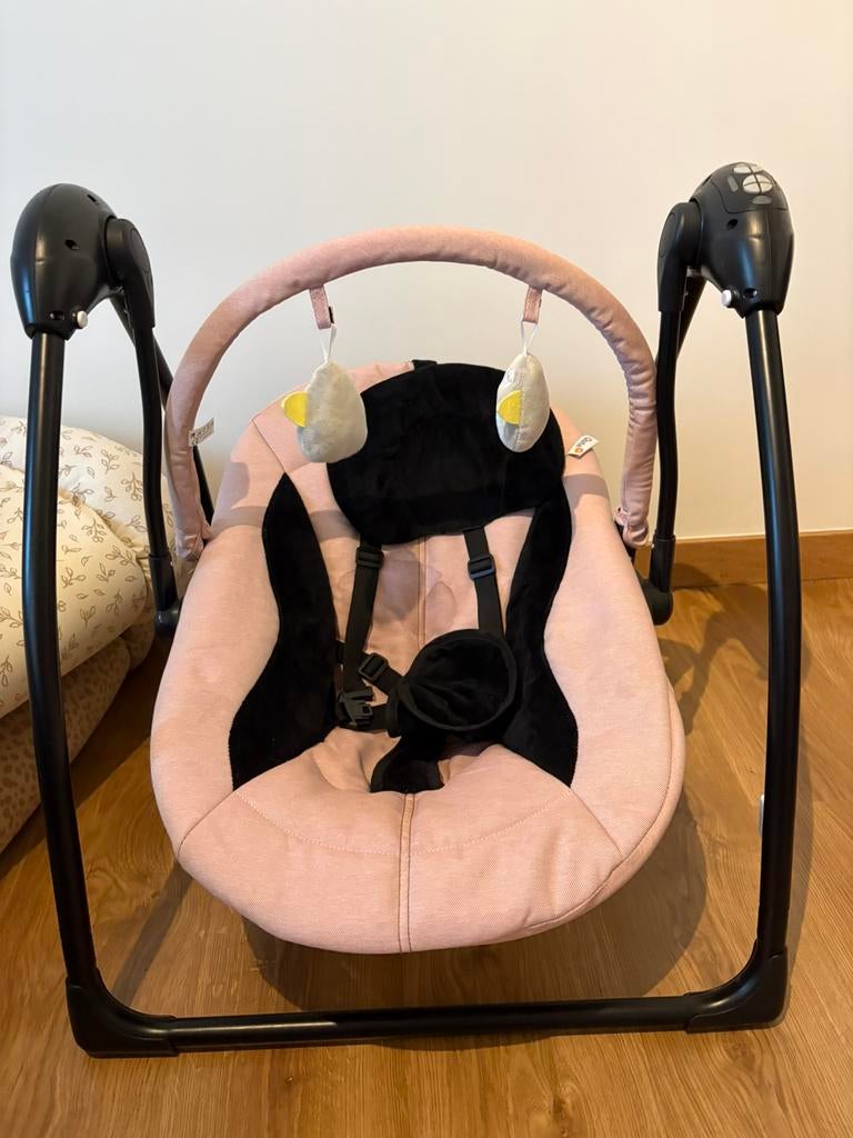 Transat rose pour bébé, Enlèvement, Comme neuf, Chaise rebondissante, Avec ceinture(s)