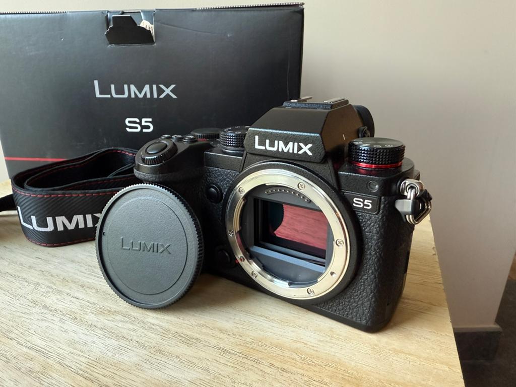 Panasonic Lumix DC-S5, Enlèvement, Comme neuf
