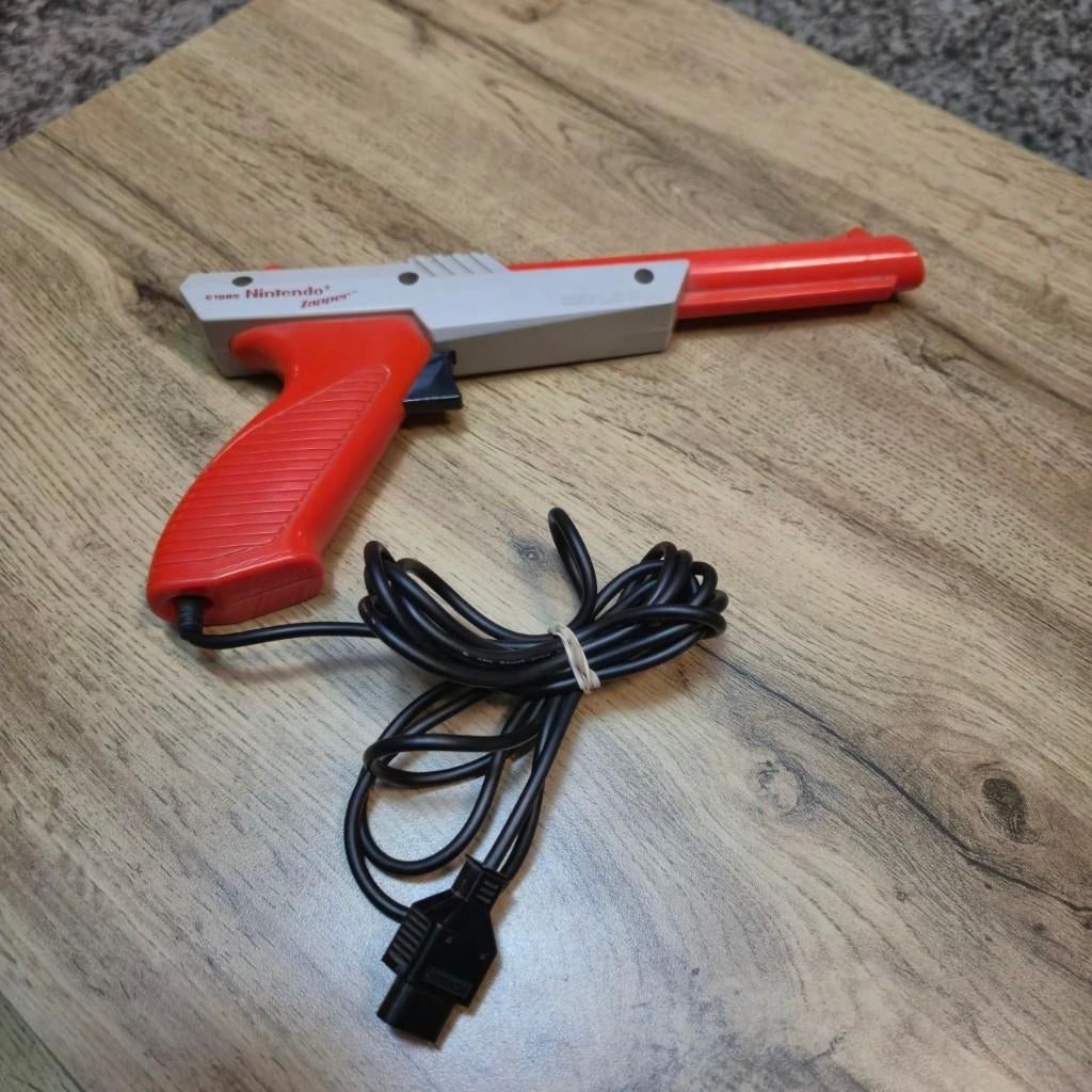 Nintendo NES Zapper NES-005 original Duck Hunt vintage, Enlèvement ou Envoi, Utilisé, Sans contrôleur, Avec zapper/pistolet