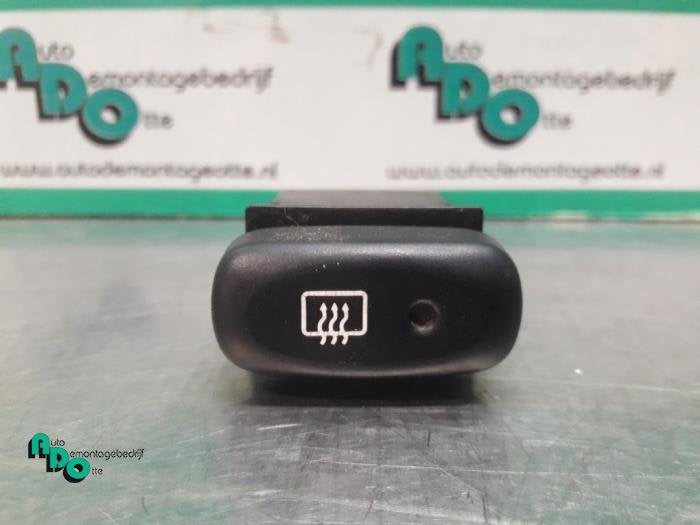 Commutateur chauffage vitre arrière d'un Suzuki Alto (Alto, -, 3 mois de garantie, Utilisé, -