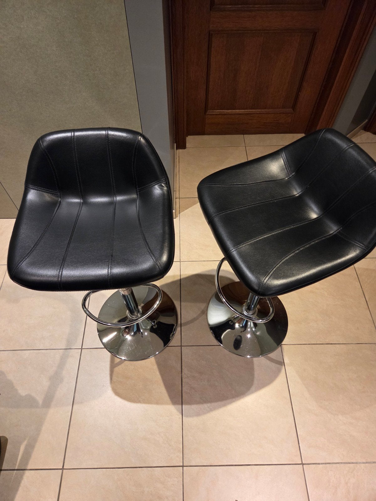 2 tabourets de bar noirs, Maison & Meubles, 2 tabourets, Enlèvement