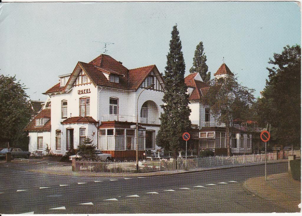 HILVERSUM -  Hotel Hilfertsom  + Mooie postzegel !, Collections, Cartes postales | Pays-Bas, Envoi, 1980 à nos jours, Affranchie