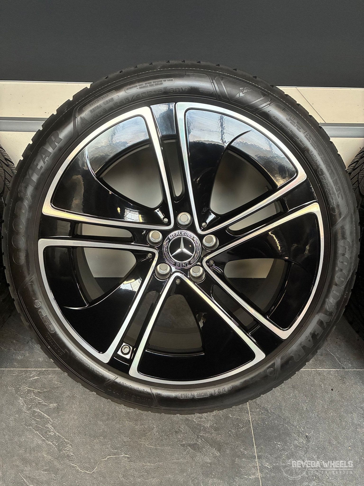19” originele Mercedes CLE A236 C236 velgen + winterbanden, Autos : Pièces & Accessoires, Pneus et Jantes, Véhicule de tourisme