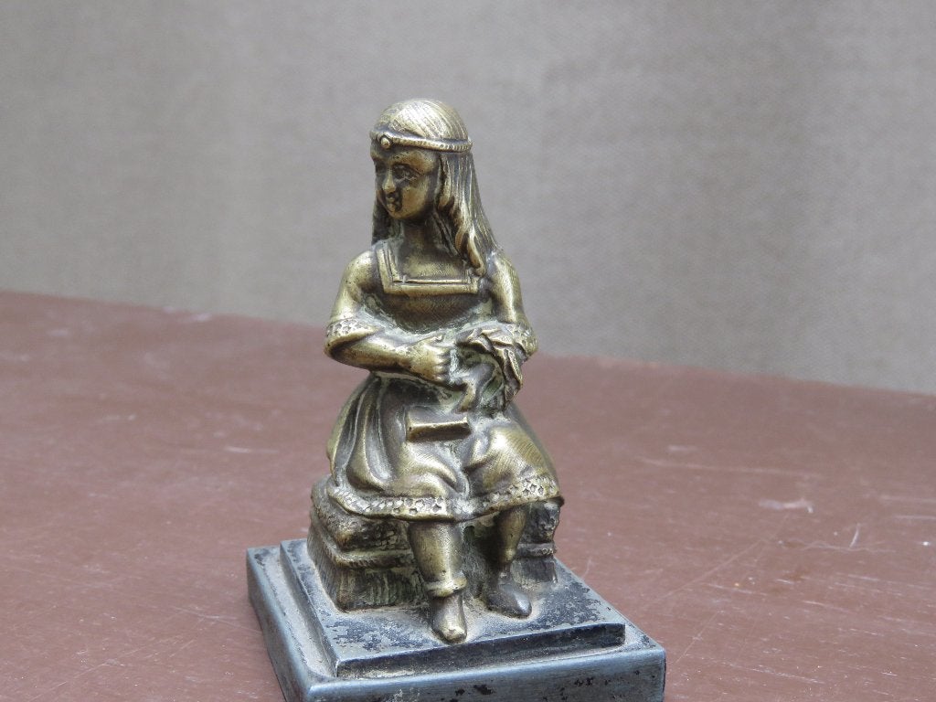 Statue vintage en bronze d'une fille avec un livre, 1900, Enlèvement ou Envoi