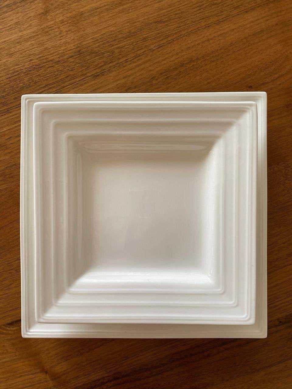 Lot 15 assiettes carrées YONG Extra Strong New Bone China, Ophalen, Zo goed als nieuw