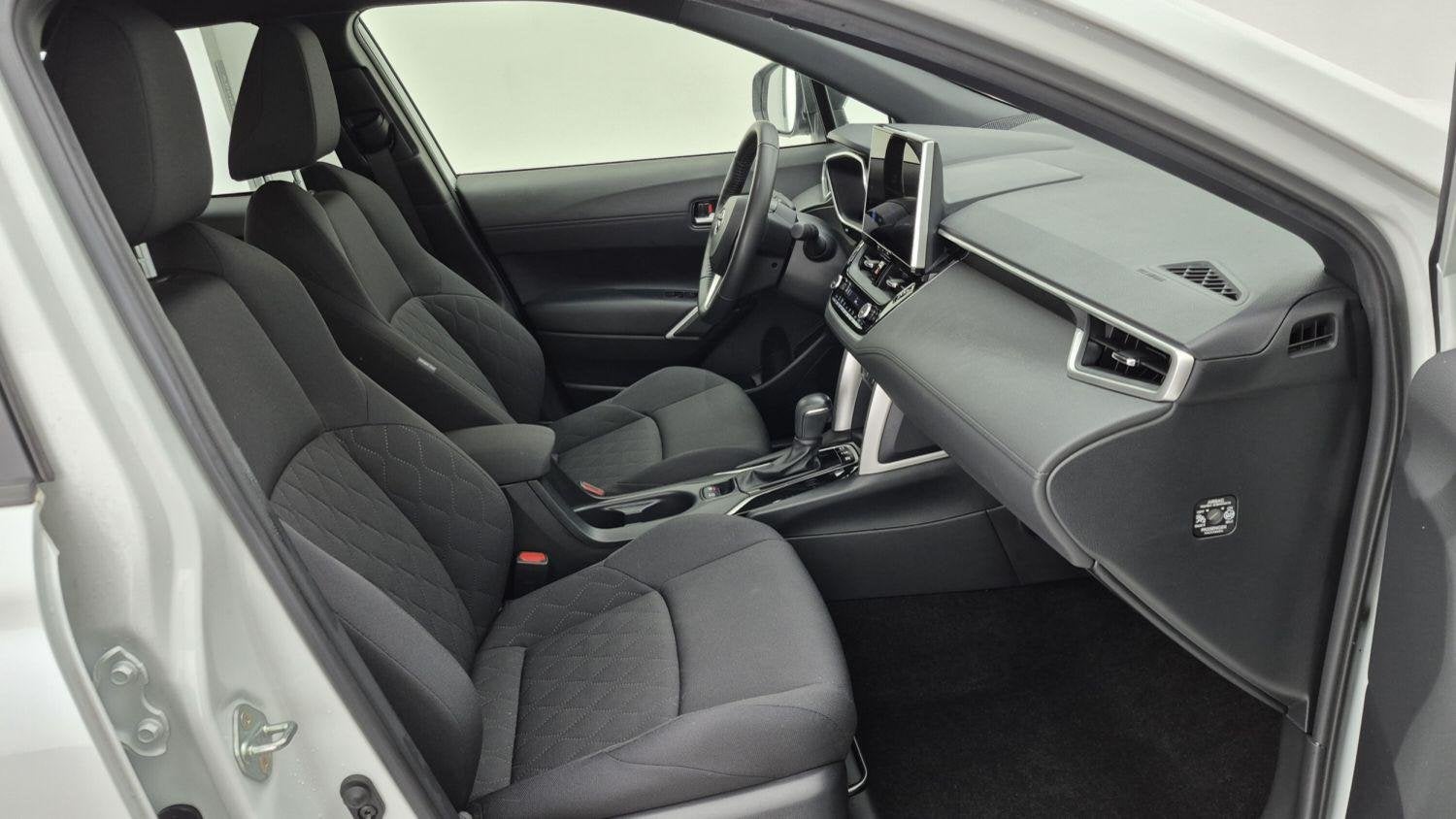 Toyota Corolla Cross 1.8 Hybrid Style | Achteruitrijcamera |, Auto's, Stof, Gebruikt, 72 kW, Wit
