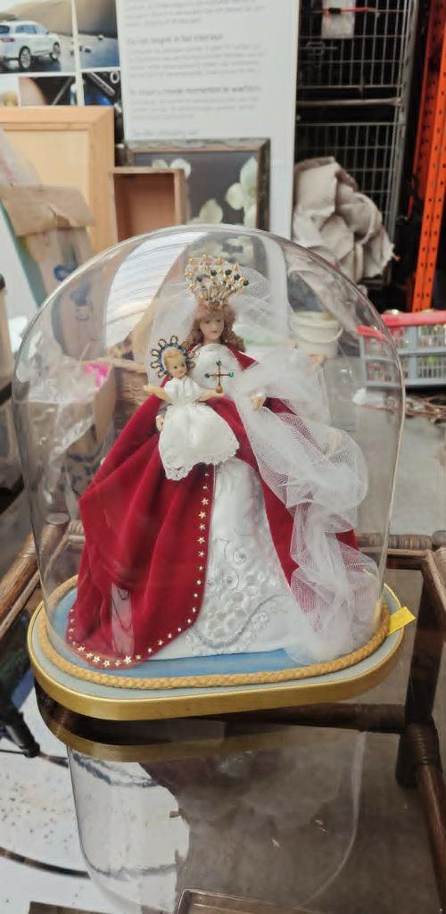 Beeld onder glazen stolp Maria met kindeke Jezus, Antiek en Kunst, Ophalen