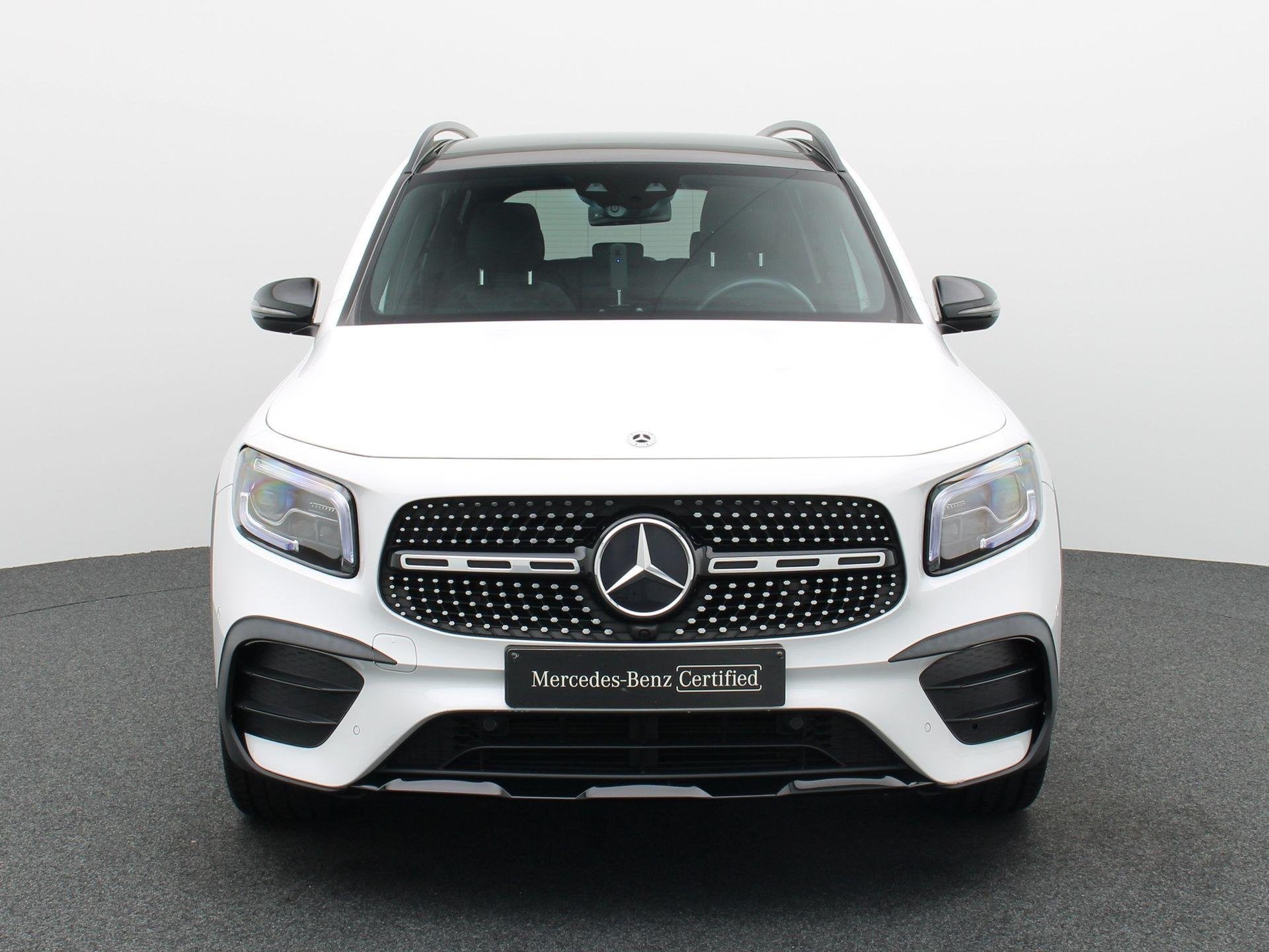 Mercedes-Benz GLB 180 AMG Line + PANORAMISCH DAK + MULTIBEAM, Auto's, Mercedes-Benz, Dealer onderhouden, Stof, Gebruikt, Zwart