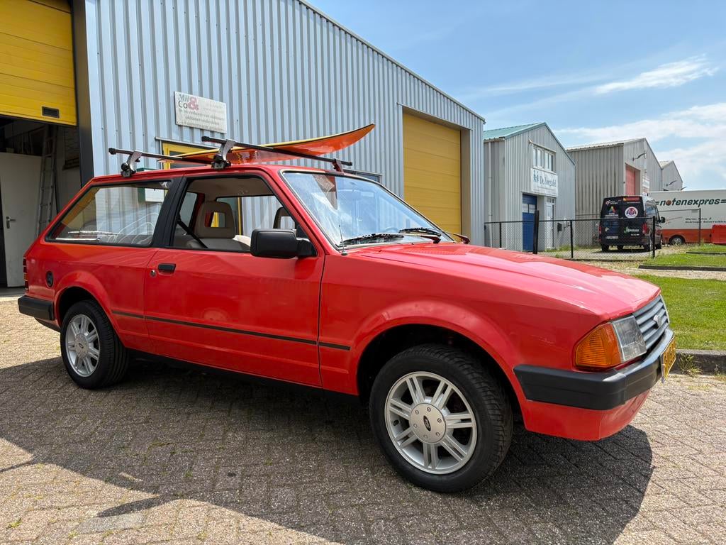 Ford Escort MK3 Turnier 1.3 1981, nieuwe APK tot 5-2028!, Auto's, Voorwielaandrijving, Stof, Beige, Particulier