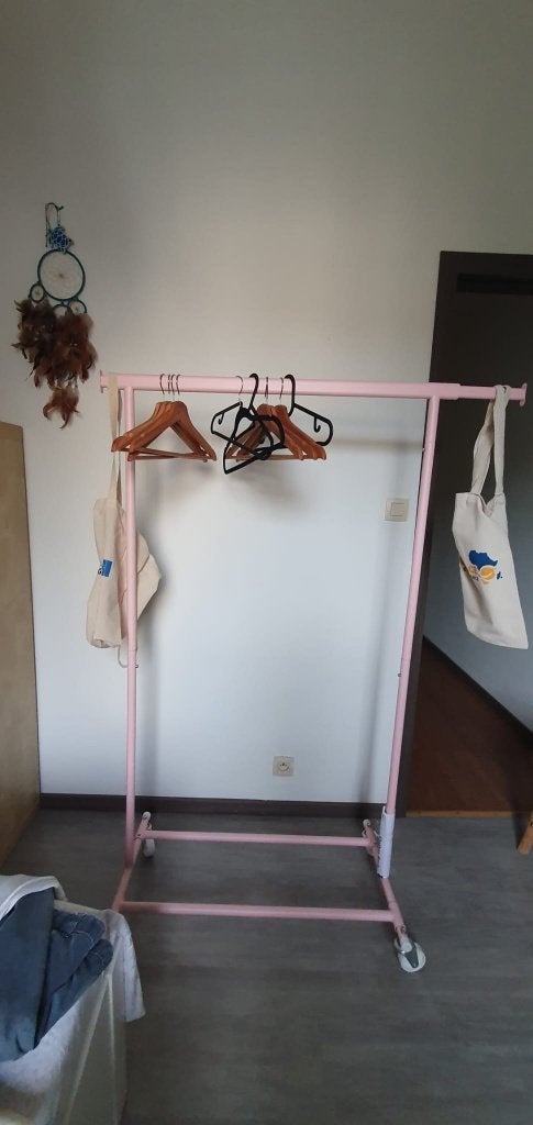 Portants à vêtements / Clothes rack rose, Enlèvement, Avec roues, Comme neuf