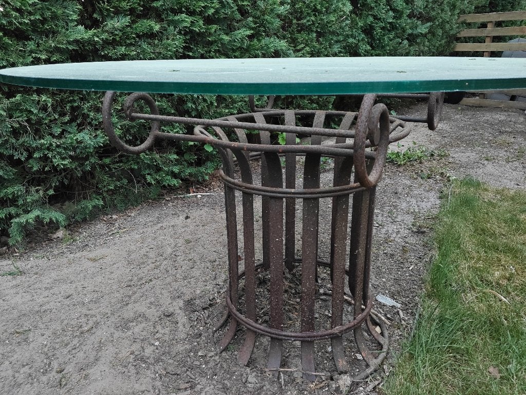 Gietijzeren onderstel tafel, Enlèvement
