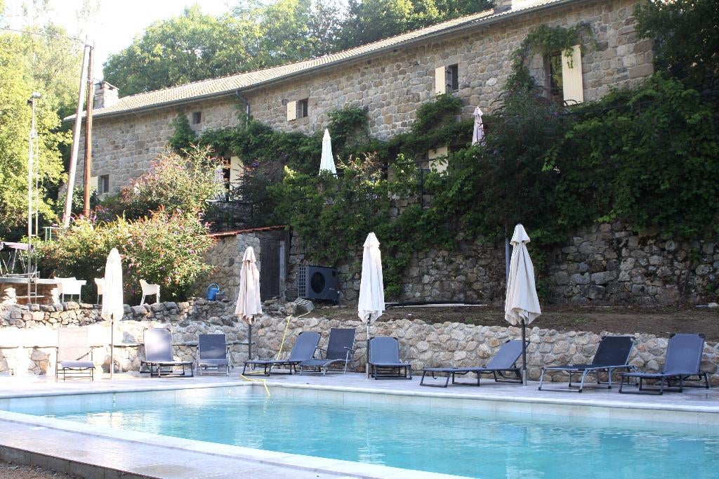 ARDECHE Gite 4/5 pers aan rivier, 5 personen, Ardèche of Auvergne, 2 slaapkamers, Appartement