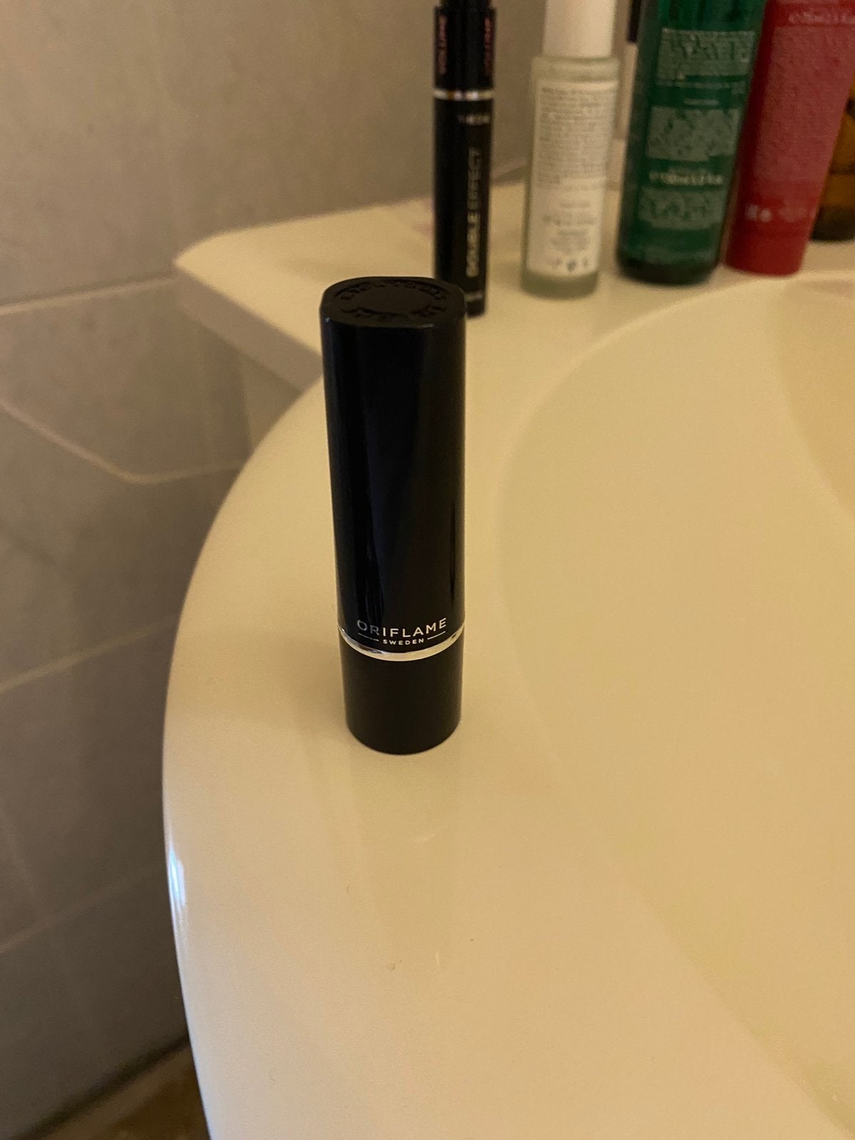 Le seul, Rouge, Maquillage, Lèvres, Enlèvement