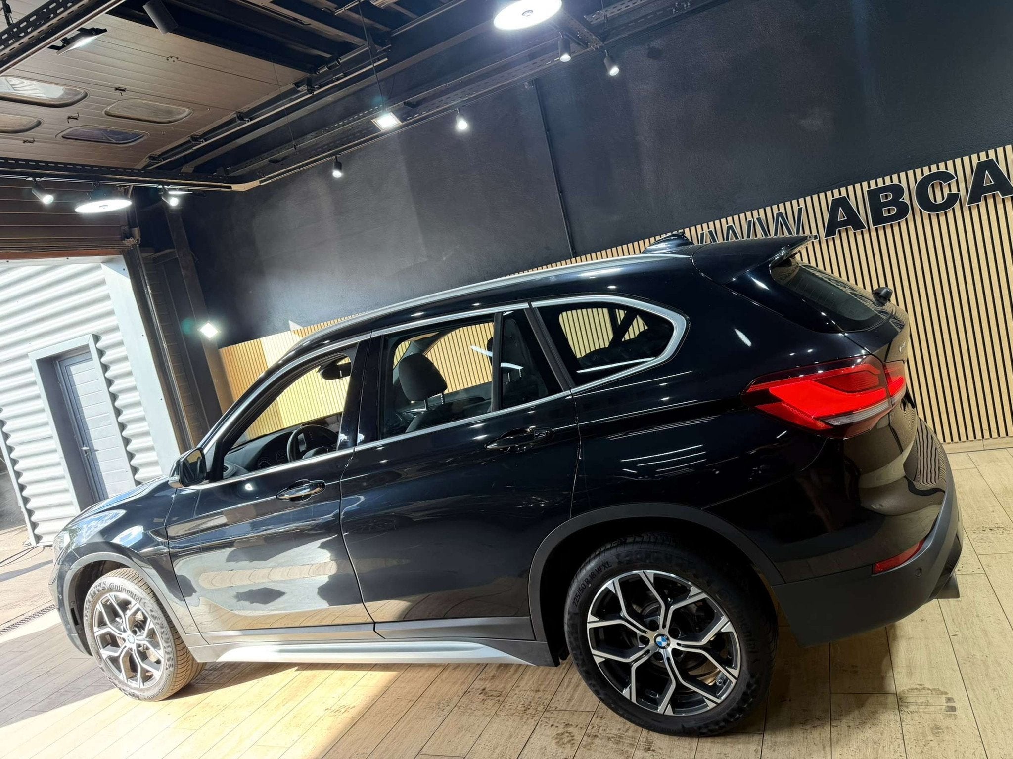 BMW X1 1.5i sDrive18 * SPORT * GARANTIE 12 MOIS * 1ER PROPRI, Auto's, Gebruikt, 136 pk, Zwart, Leder