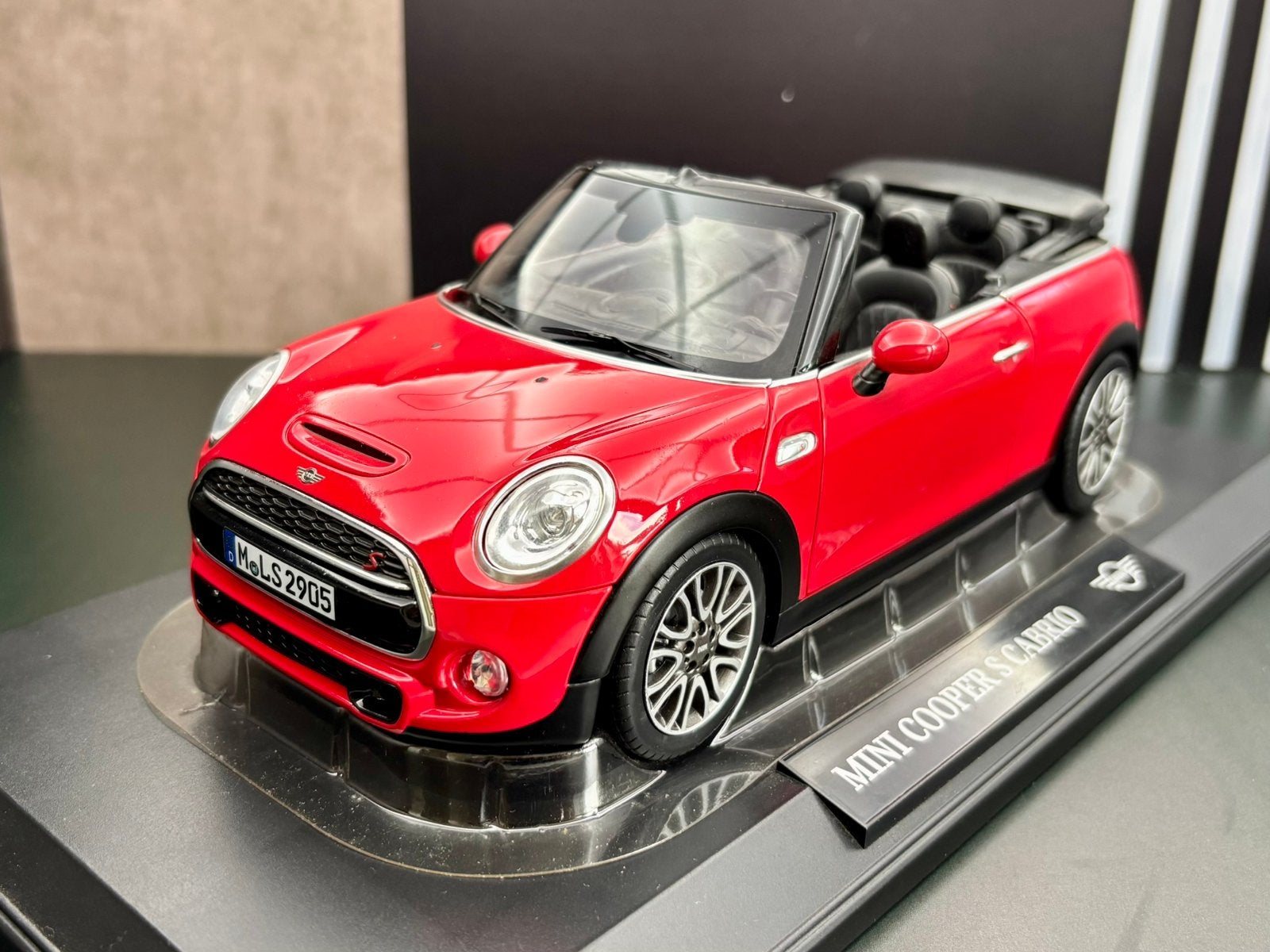 1:18 mini cooper S cabrio, Ophalen of Verzenden, Zo goed als nieuw, Norev