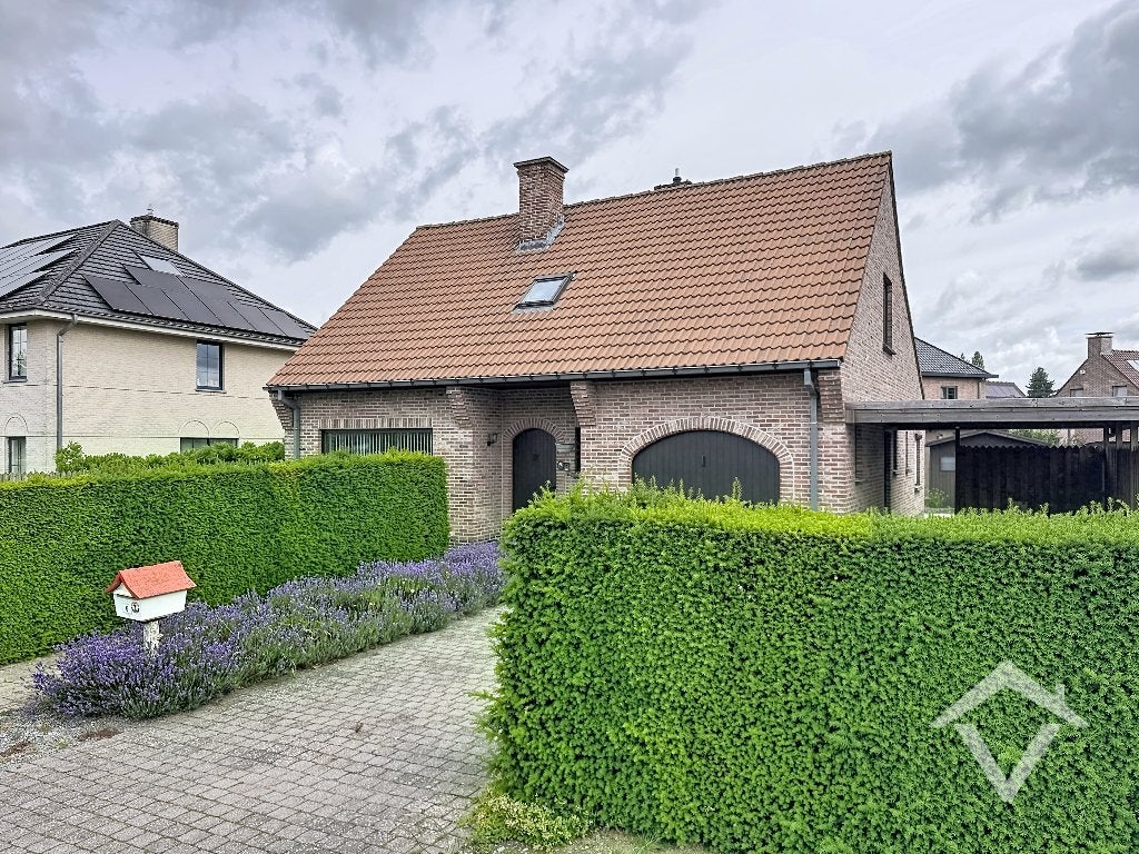 Gezinswoning met garage, carport en zonnige tuin  Oosterzele, 284 kWh/m²/jaar, Oosterzele, Provincie Oost-Vlaanderen, 500 tot 1000 m²