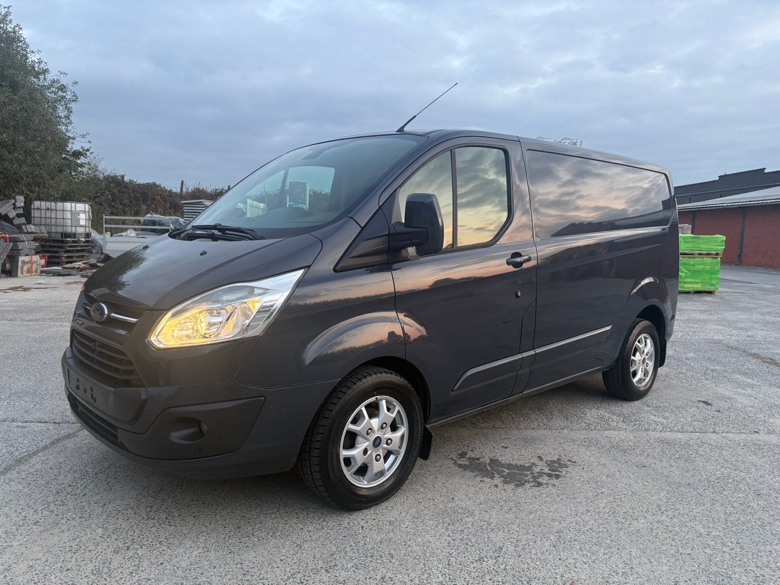 Ford Transit Custom 68Dkm Top!!!, Auto's, Voorwielaandrijving, Euro 5, Stof, Zwart