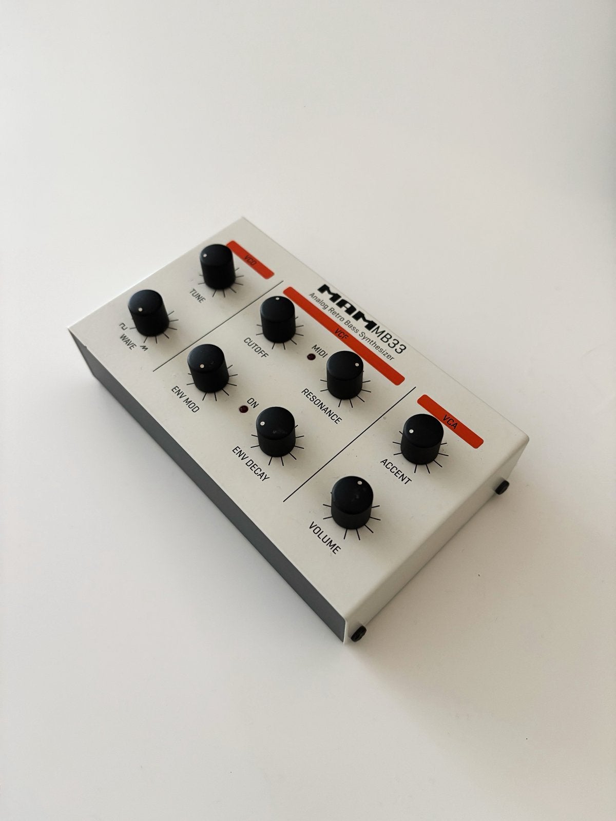 MAM MB33 Analog Retro Bass Synthesizer, Musique & Instruments, Enlèvement, Comme neuf, Autres marques, Avec connexion MIDI