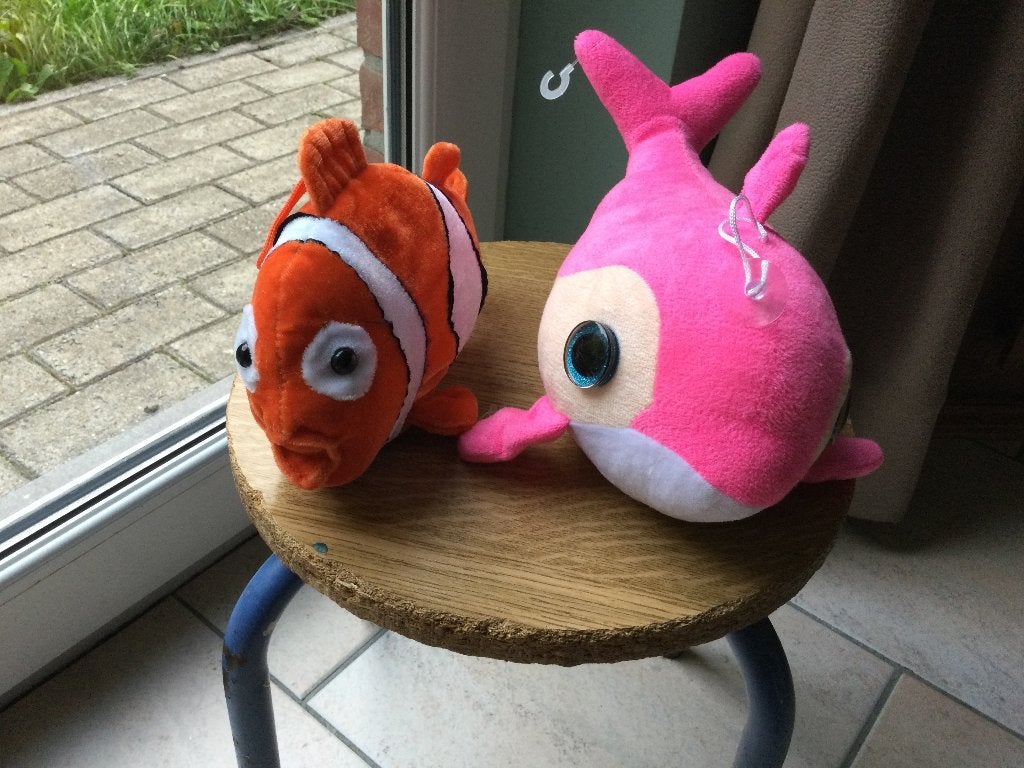 DEUX PELUCHES "POISSONS", Orange, Enlèvement ou Envoi, Autres marques, Moyen (20 à 80 cm)