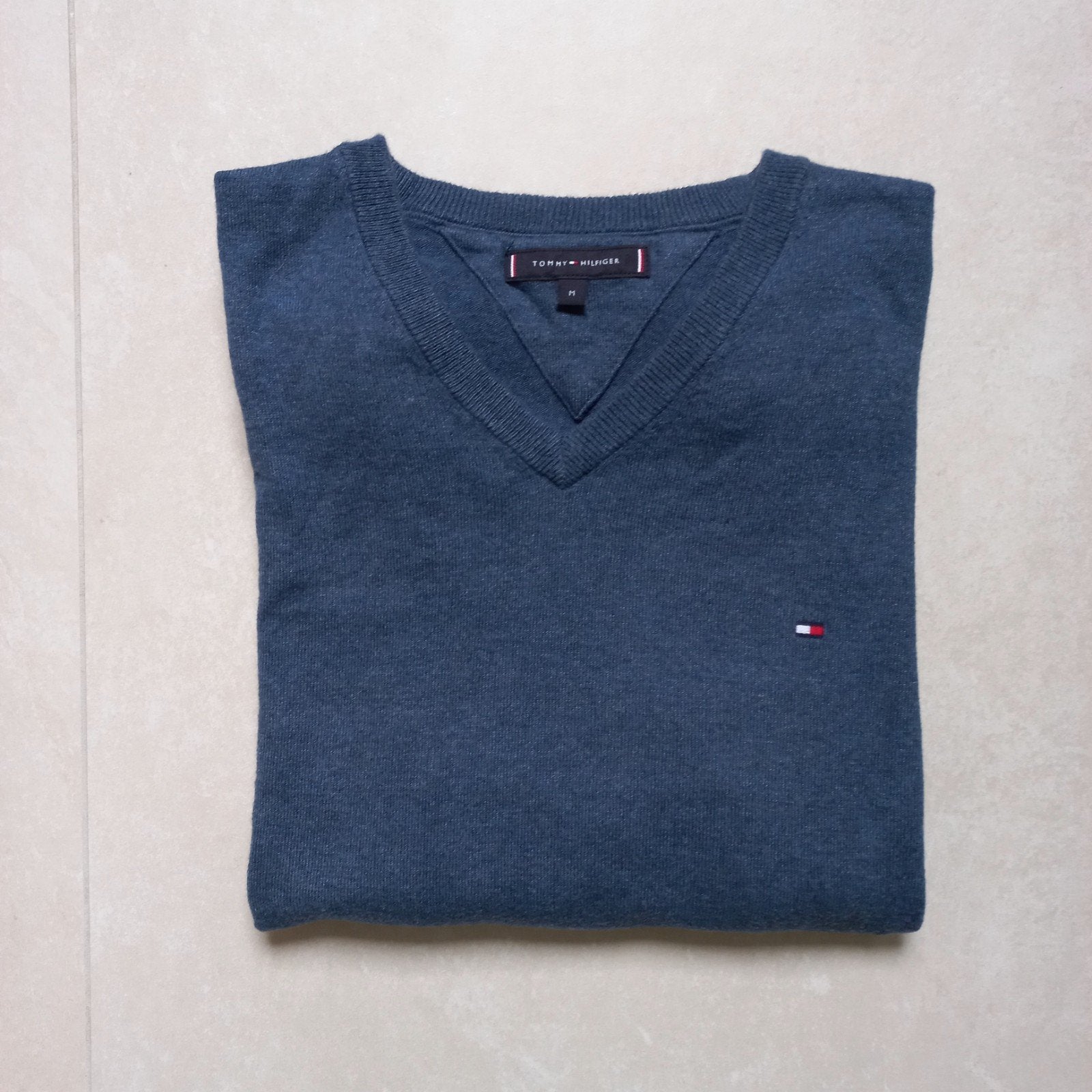 Pull Tommy Hilfiger bleu élégant taille M., Vêtements | Hommes, Pulls & Vestes, Comme neuf, Taille 48/50 (M), Bleu, Envoi