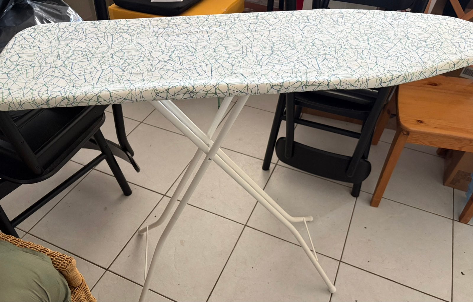 Compacte strijkplank 108 x 33 cm – goede staat, Elektronische apparatuur, Strijkijzers en Strijkplanken, Ophalen, Gebruikt