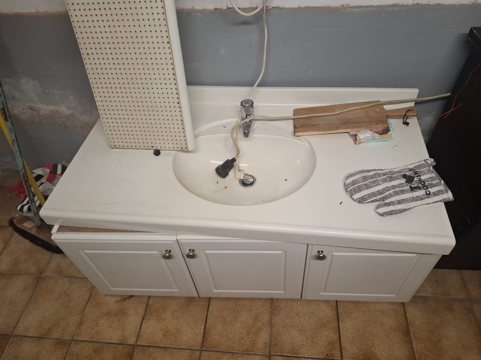 Lage kast met wastafel, Enlèvement, Comme neuf