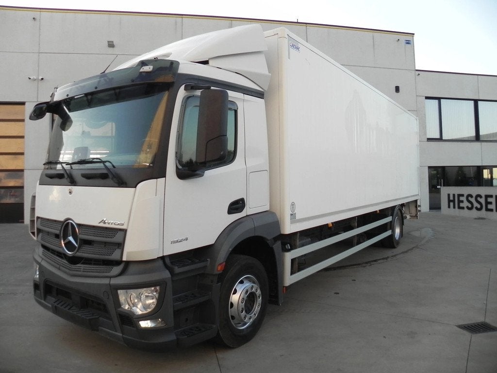 Mercedes-Benz Antos 1824 met geisoleerde kast en 2 ton laadk, Achat, Euro 6, Cruise Control, Mercedes-Benz