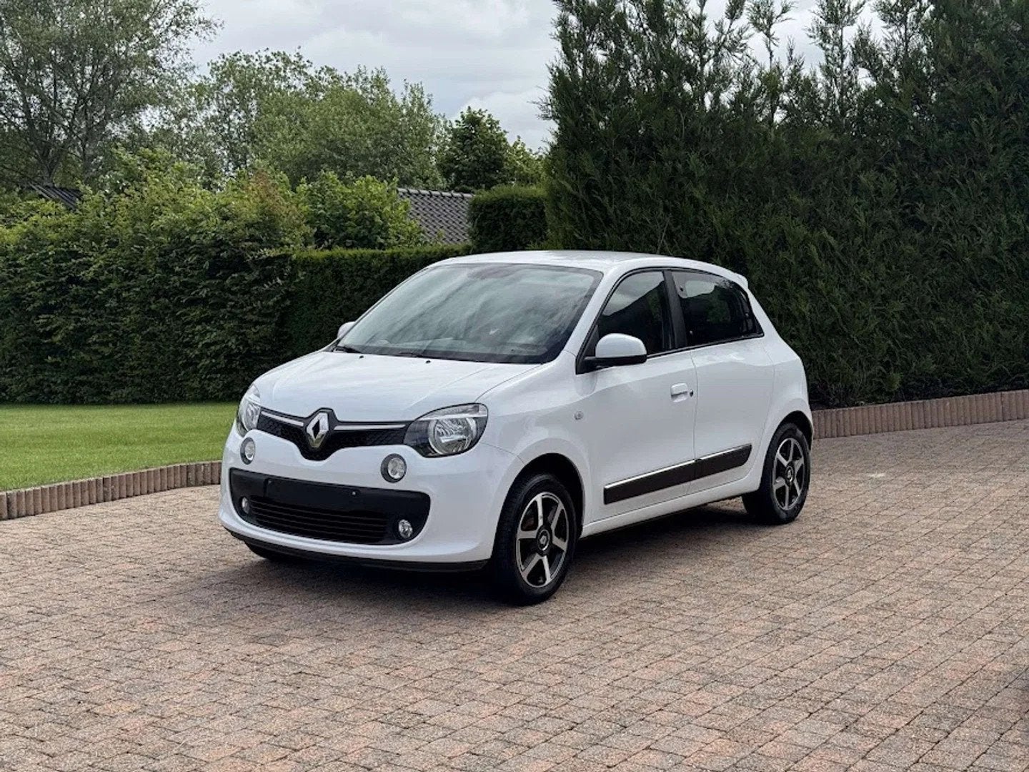 Renault Twingo 1.0i SCe Iconic S / 5-DEURS / MANUEEL / AIRCO, Euro 6, Entreprise, https://public.car-pass.be/vhr/37bf5924-93ea-422e-b22e-cc7fb3e242b3