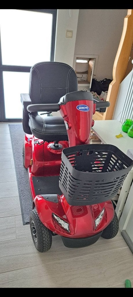 Invacare Leo 4 wielen NIEUW, Ophalen, 10 km/u of minder, Nieuw, 26 t/m 35 km