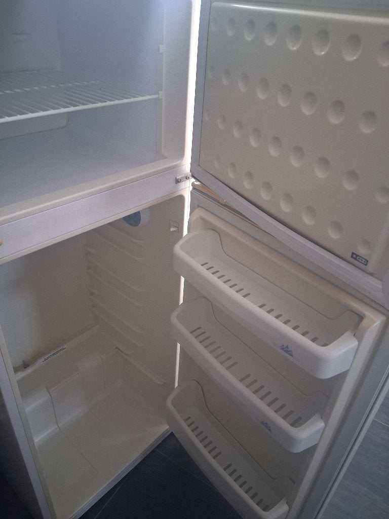 Frigo-congelateur Beko, Classe énergétique A ou plus économe, Avec compartiment congélateur, Utilisé, Enlèvement