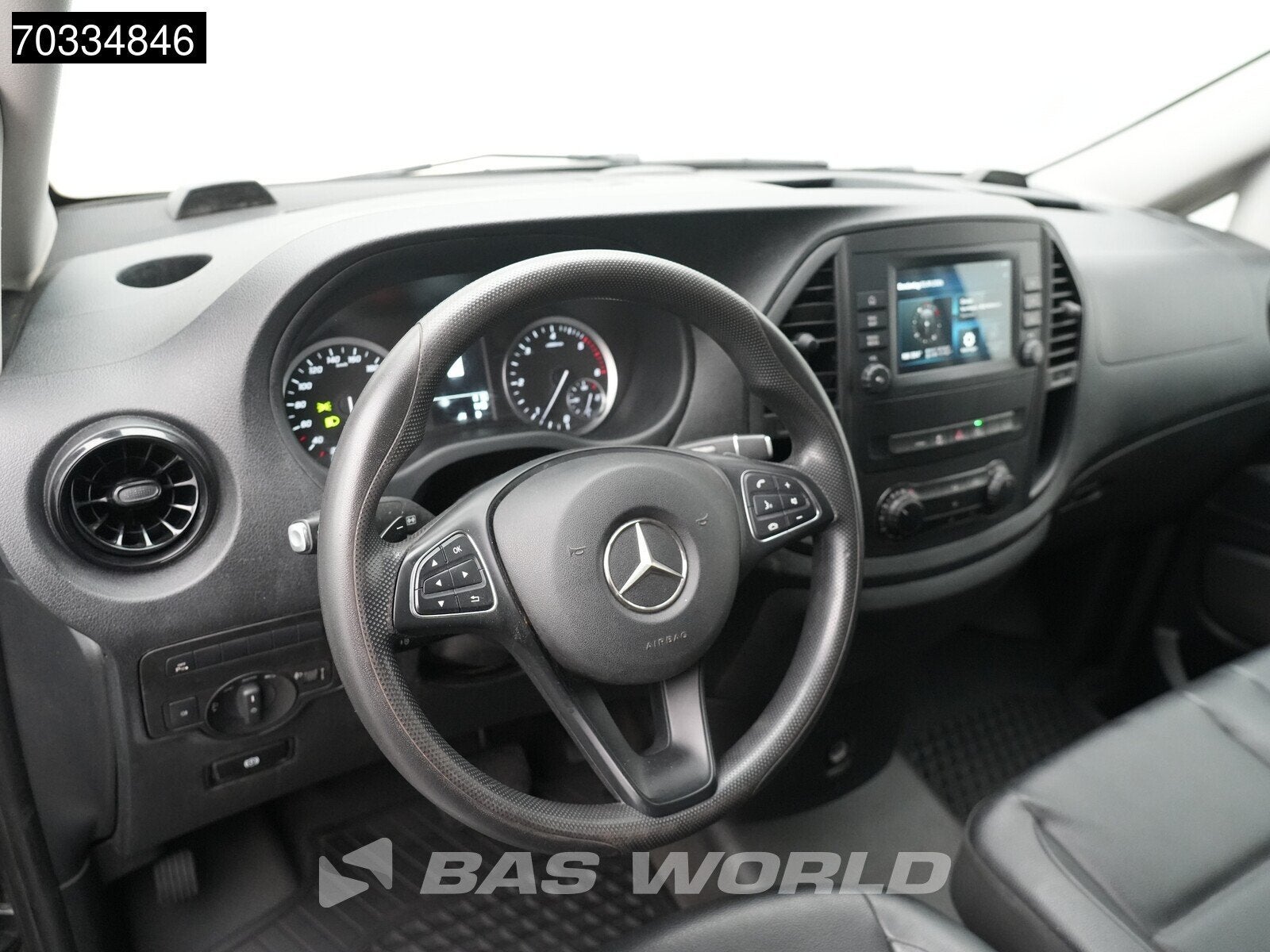 Mercedes Vito 114 Automaat L2H1 Airco Cruise Camera Parkeers, Auto's, Gebruikt, Euro 6, 4 cilinders, 136 pk
