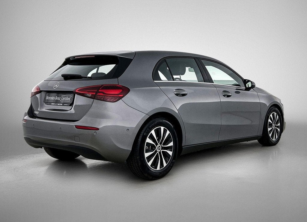 Mercedes-Benz A-klasse A 180 Essential Line | Verwarmde Zete, Auto's, Stof, Zwart, 4 cilinders, 136 pk