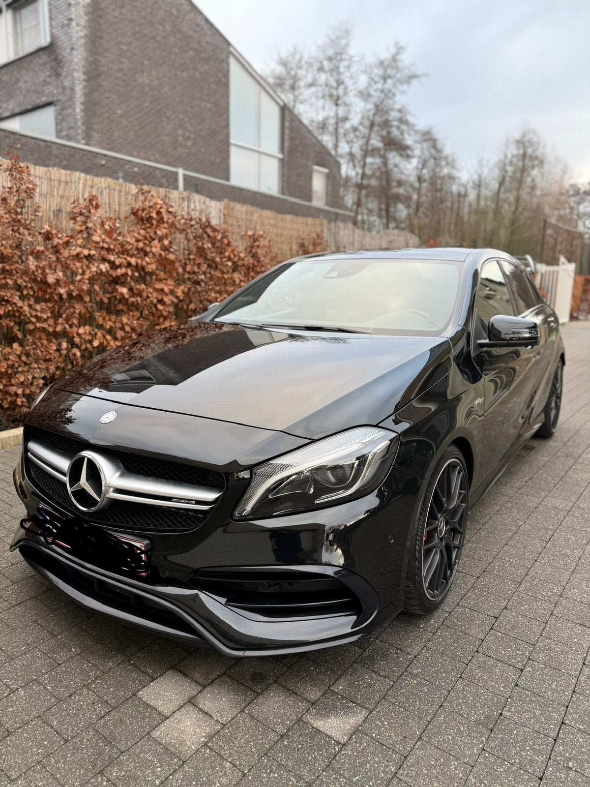 Mercedes-Benz A 45 AMG met lichte schade!, Auto's, Mercedes-Benz, Automaat, Euro 6, Zwart, Leder