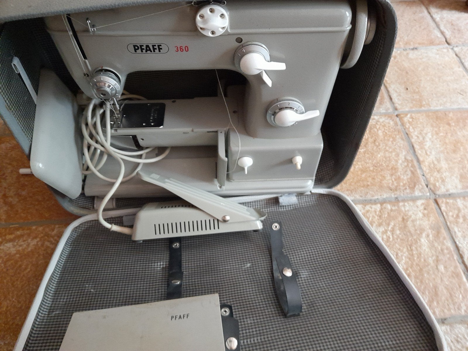 Machine a coudre, Enlèvement, Accessoires, Pfaff