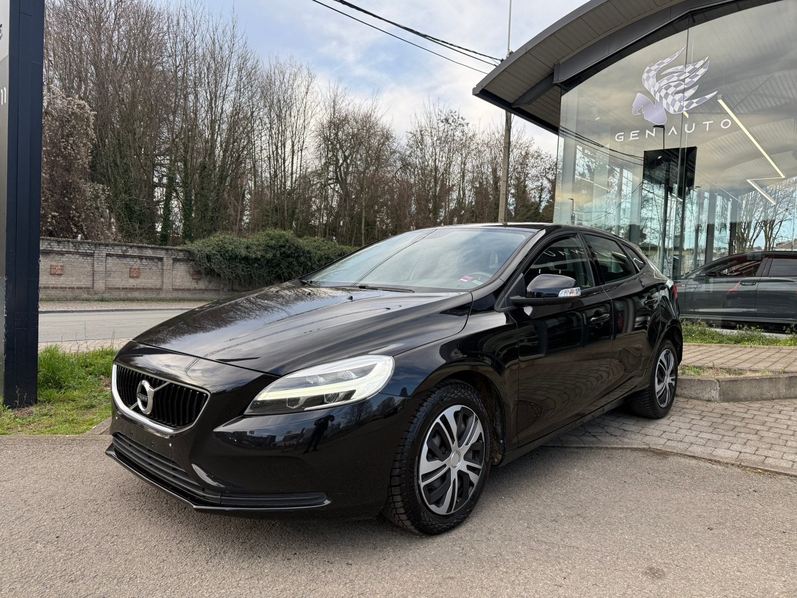 Volvo V40 V40 2.0 D2 Kinetic * 12 à 36 MOIS GARANTIE *, Autos, Achat, Euro 6, Entreprise, Garantie prolongée