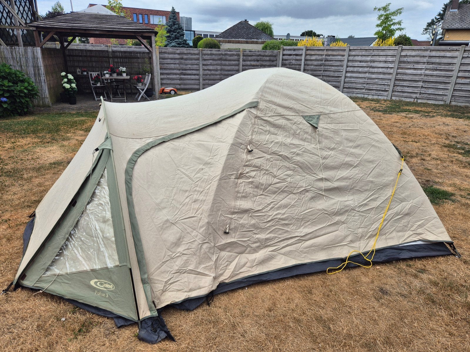 3 persoons tent merk Gelert, Ophalen