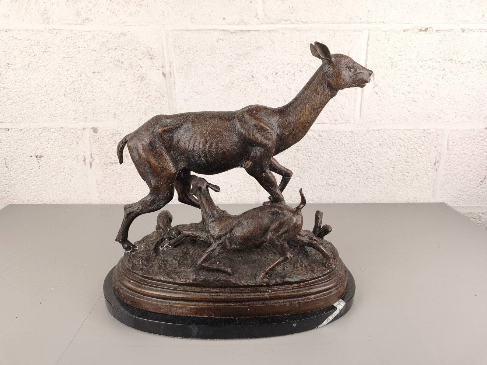 Groot bronzen beeld met herten, Ophalen