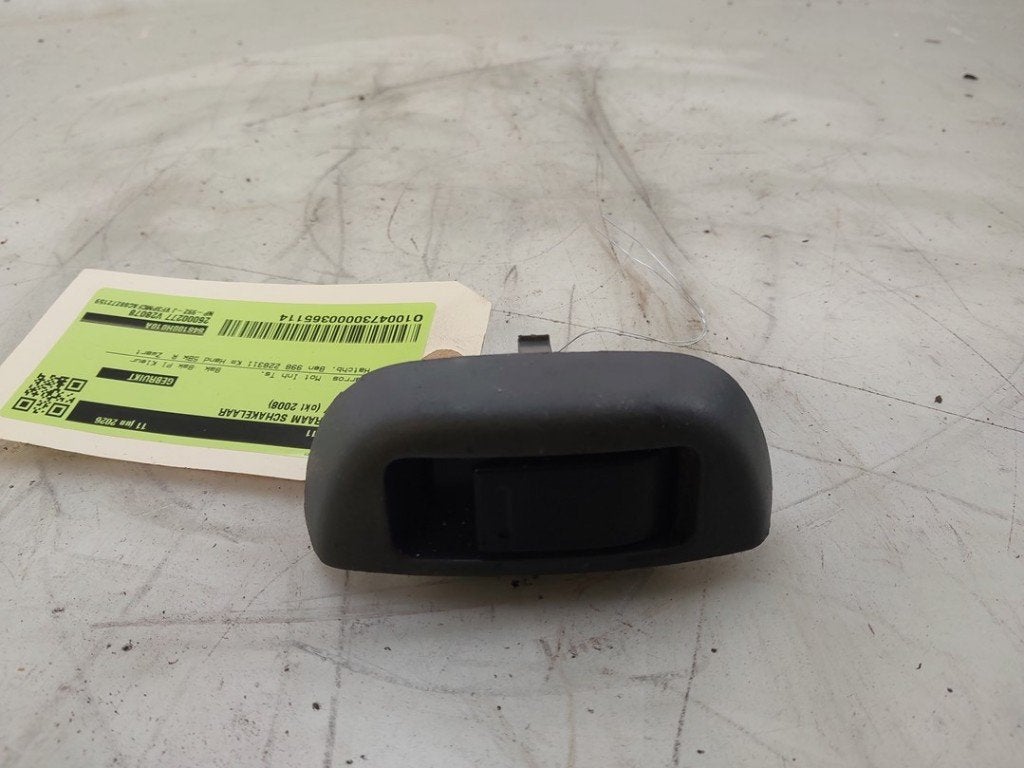 COMMUTATEUR VITRES ELECTRIQUES Peugeot 107 (01-2005/05-2014), Kontakt-peugeot@peugeot.com, Utilisé, Peugeot Deutschland GmbH, Bahnhofsplatz
65423  Rüsselsheim, DE