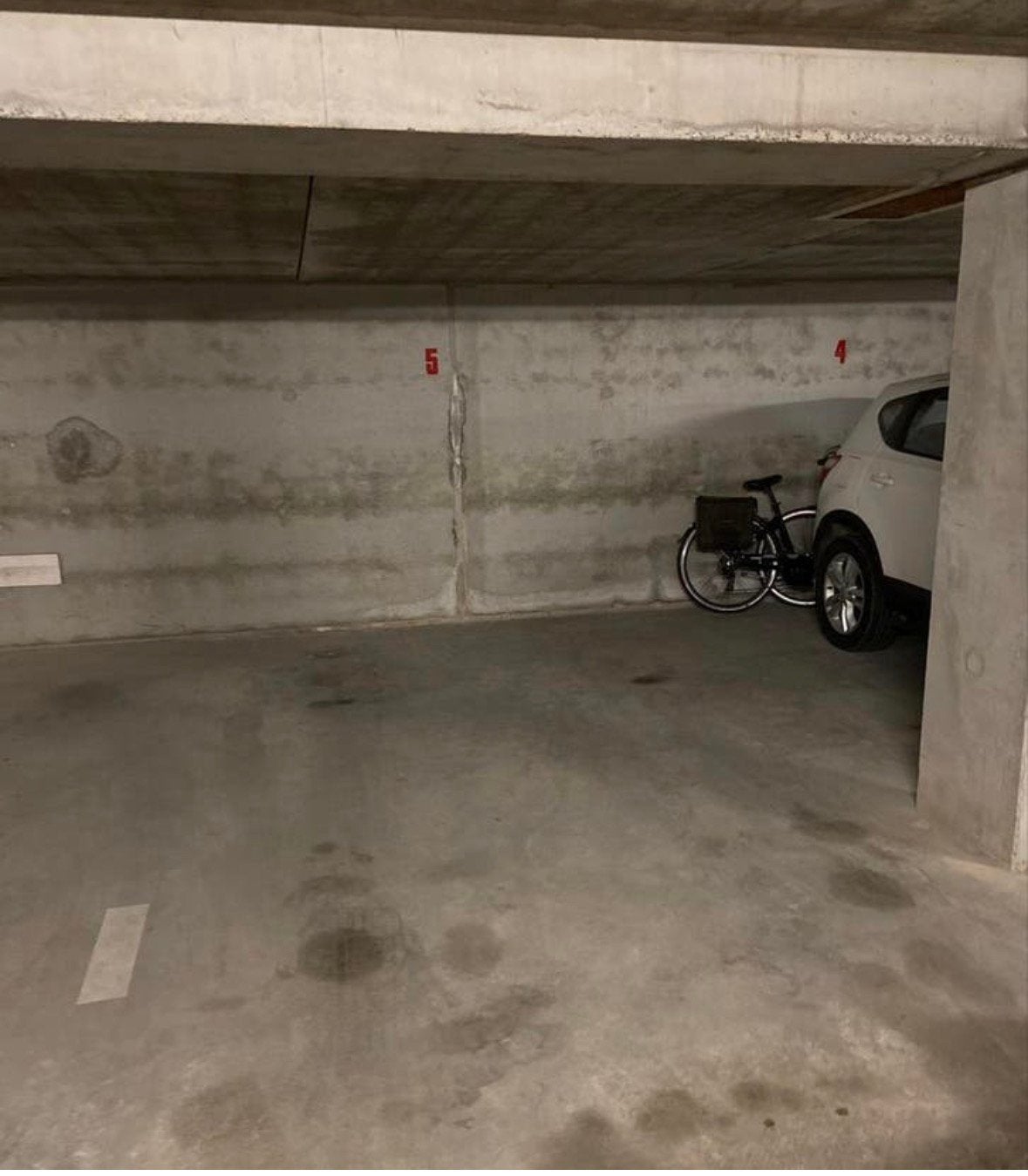 Afgesloten garage/staanplaats voor kortverblijf te huur, Provincie West-Vlaanderen